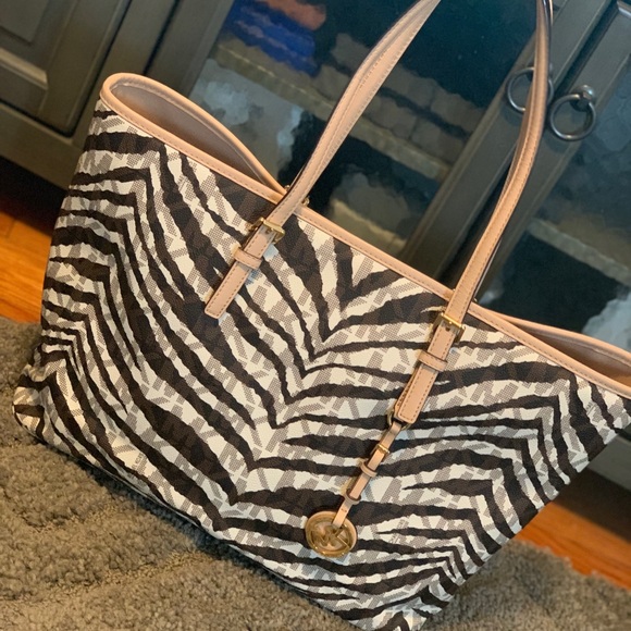 Michael Kors - Picture 2 of 4